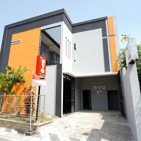 Oyo 1316 Mentari Family Homestay Проболинго Екстериор снимка