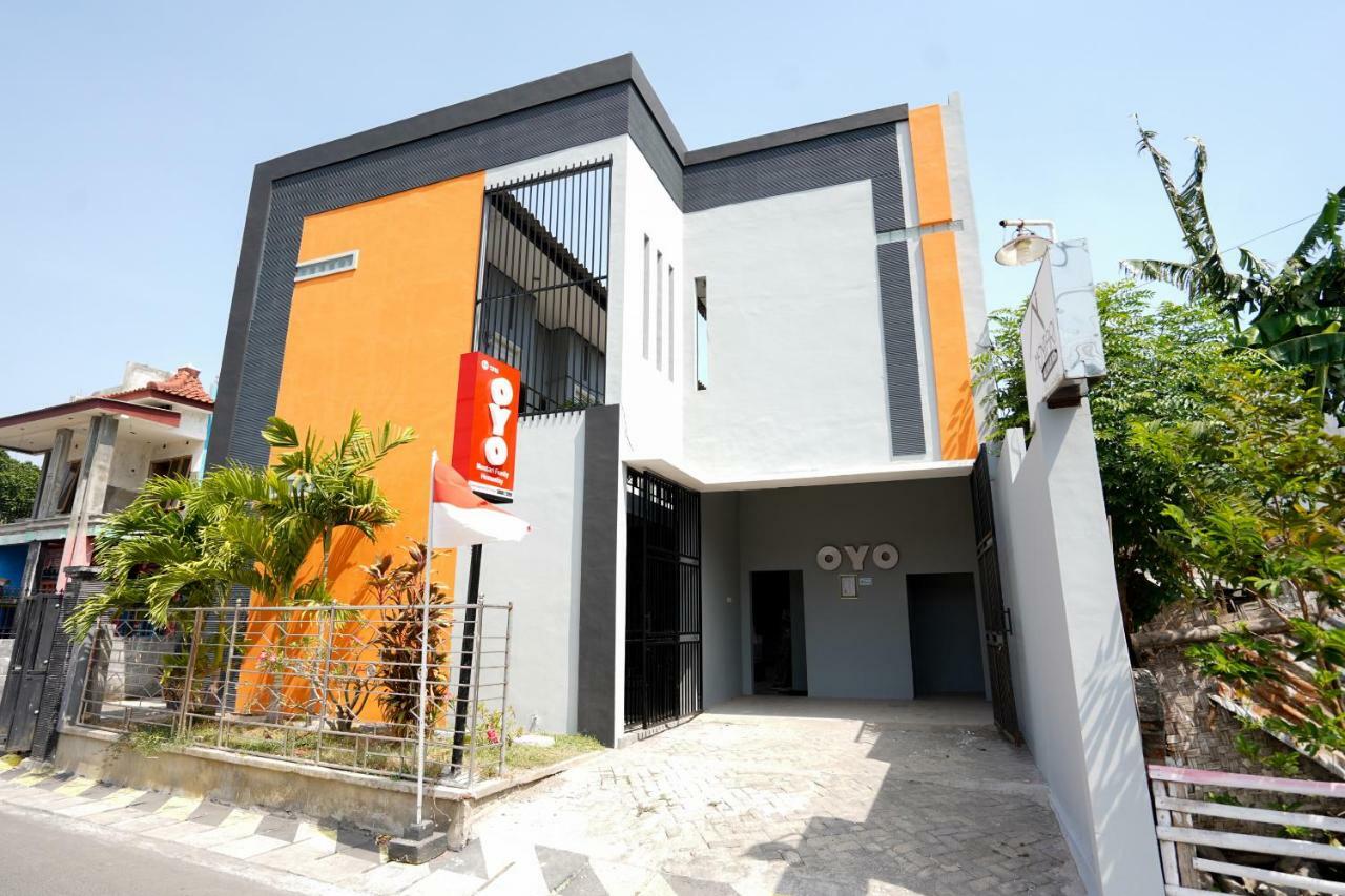Oyo 1316 Mentari Family Homestay Проболинго Екстериор снимка